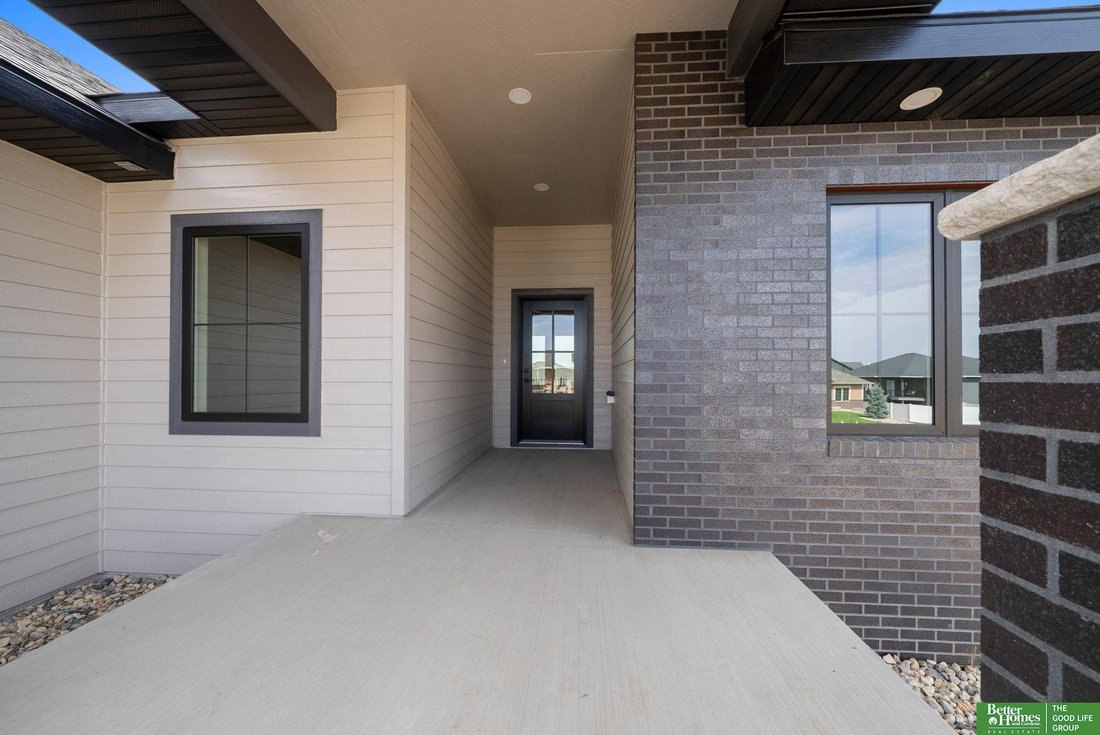 House in Bennington, Nebraska, United States 4 - 17768775