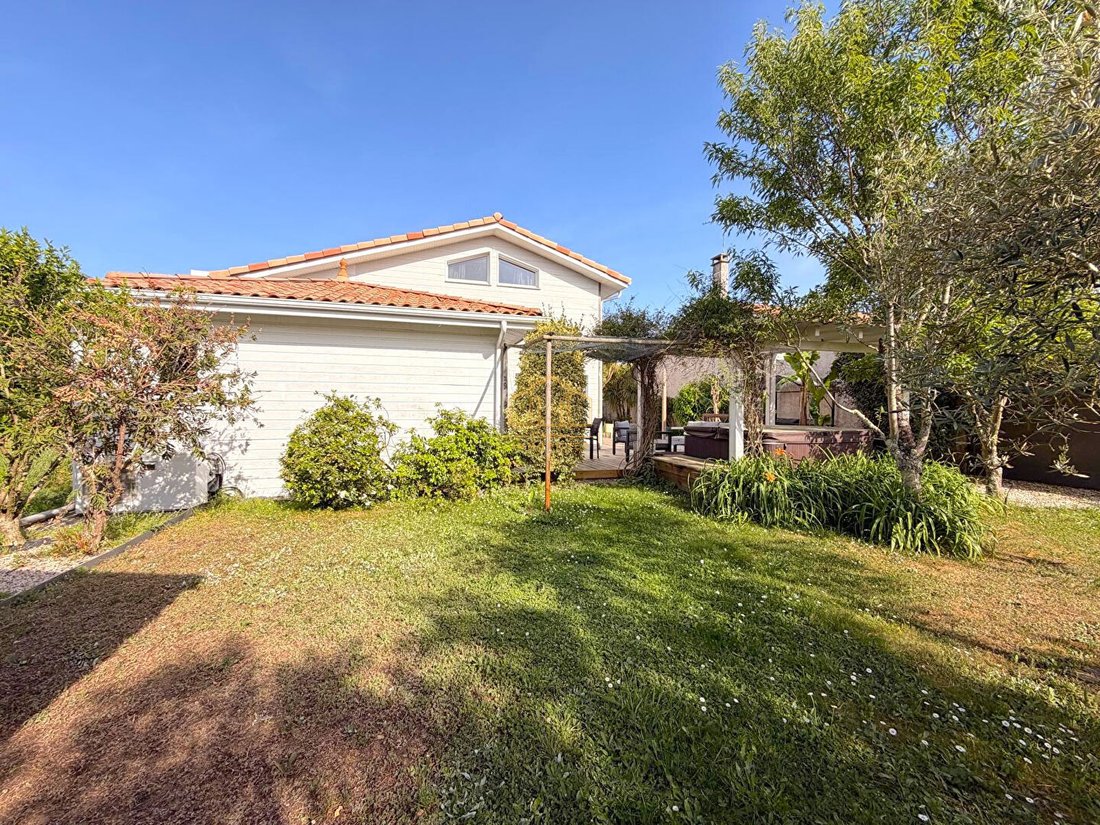 Villa in Mestras, Gujan-Mestras, France 1 - 17663582