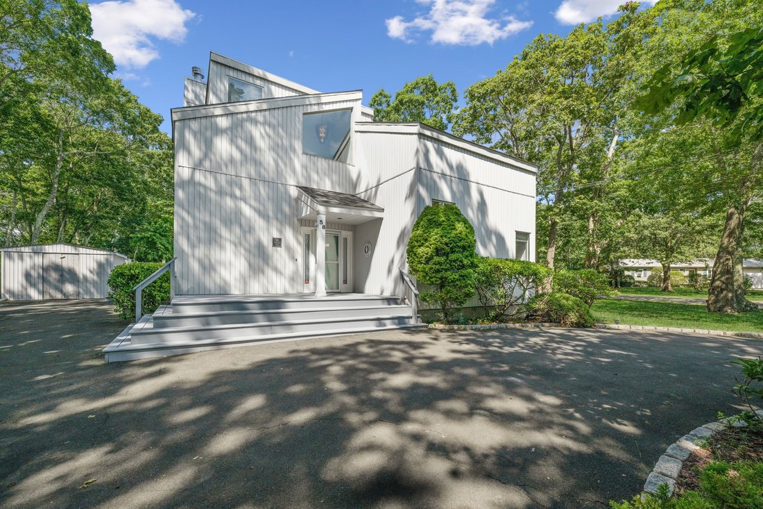 Hampton Bays, New York, United States 1 - 17764590