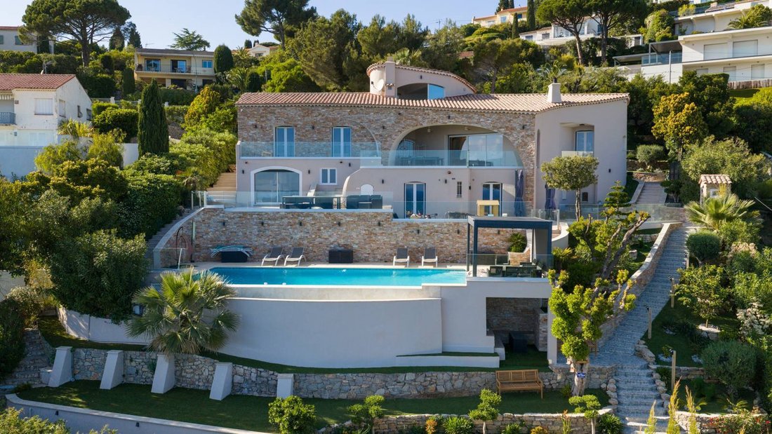 Estate in Les Issambres, Roquebrune-sur-Argens, France 2 - 17764731