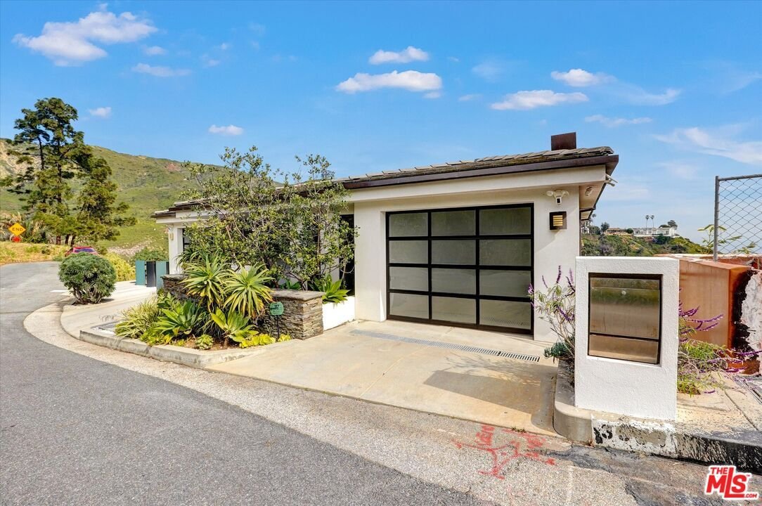 Malibu, California, United States 5 - 16983721