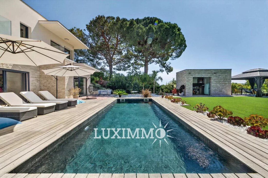 Villa in Mougins, Provence-Alpes-Côte d'Azur, France 3 - 17764076