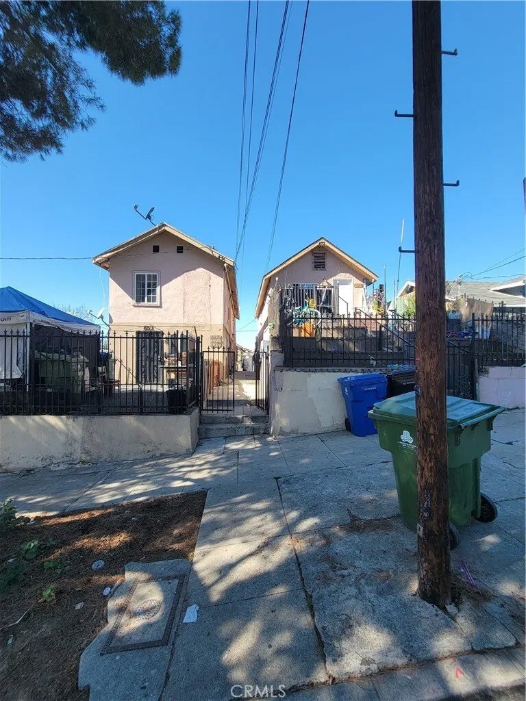 Los Angeles, California, United States 1 - 16716676
