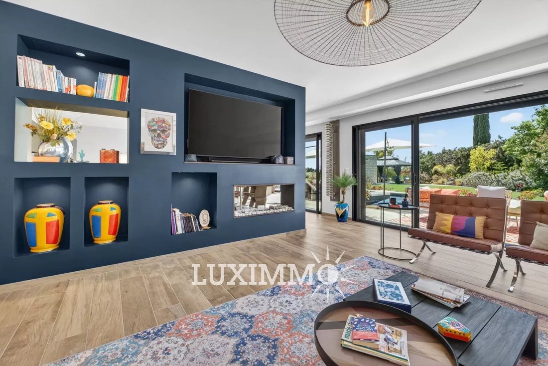 Villa in Mougins, Provence-Alpes-Côte d'Azur, France 4 - 17764076