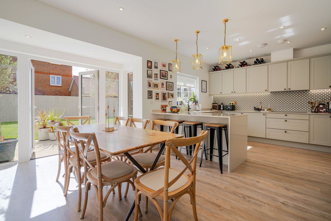 House in Sunninghill, England 4 - 17484747