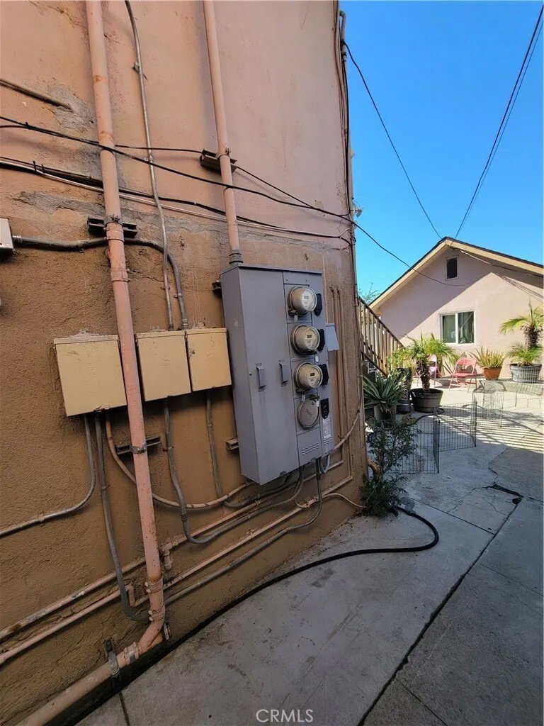 Los Angeles, California, United States 4 - 16716676