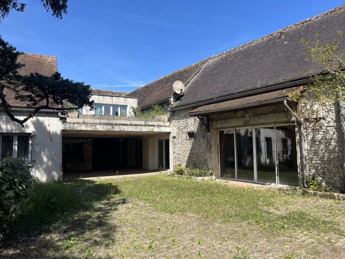 Estate in Egreville, Ile-de-France, France 2 - 17066401