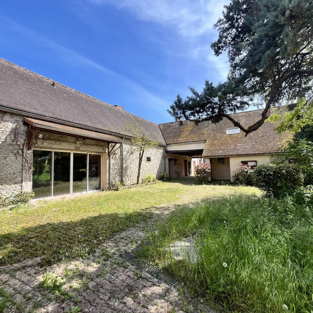 Estate in Egreville, Ile-de-France, France 1 - 17066401