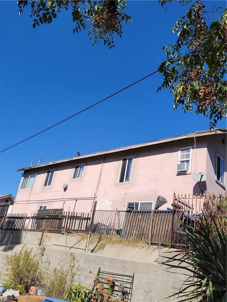 Los Angeles, California, United States 2 - 16716676