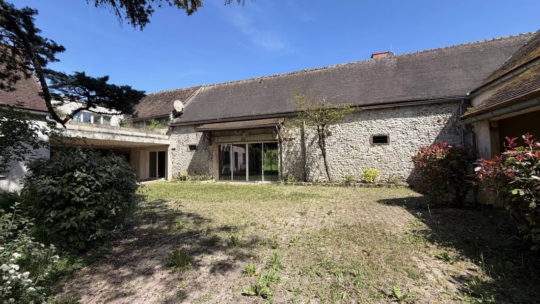 Estate in Egreville, Ile-de-France, France 3 - 17066401