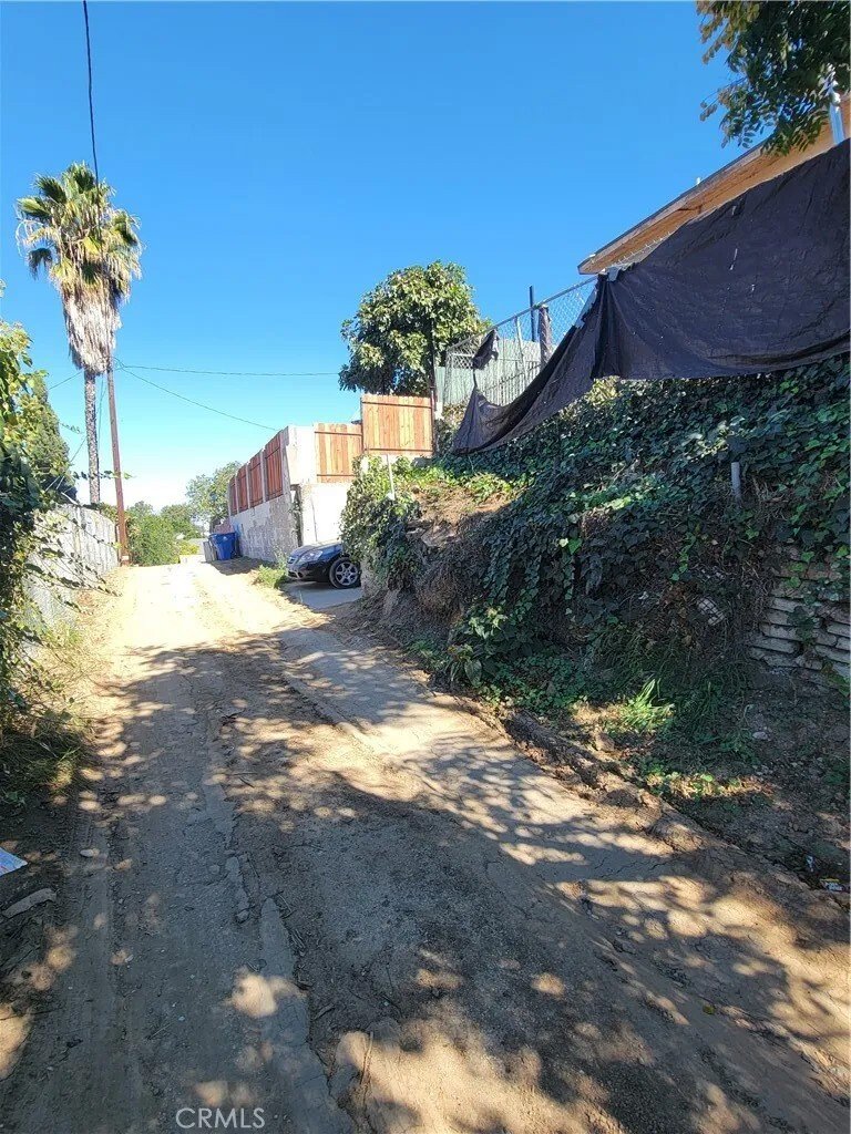 Los Angeles, California, United States 5 - 16716676