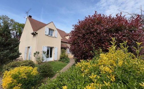 Maison à Ouest, Saint-Arnoult-en-Yvelines, France 1