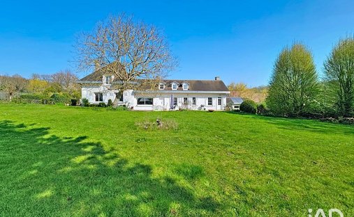 House in Saint-Martin-des-Champs, Ile-de-France, France 1