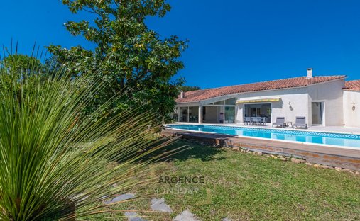 House in Nord, Saint-Clement-de-Riviere, France 1