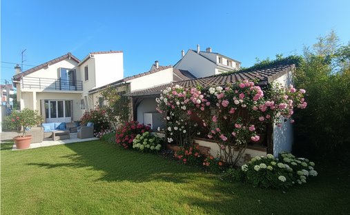 House in Village Doumer, Carrieres-sur-Seine, France 1