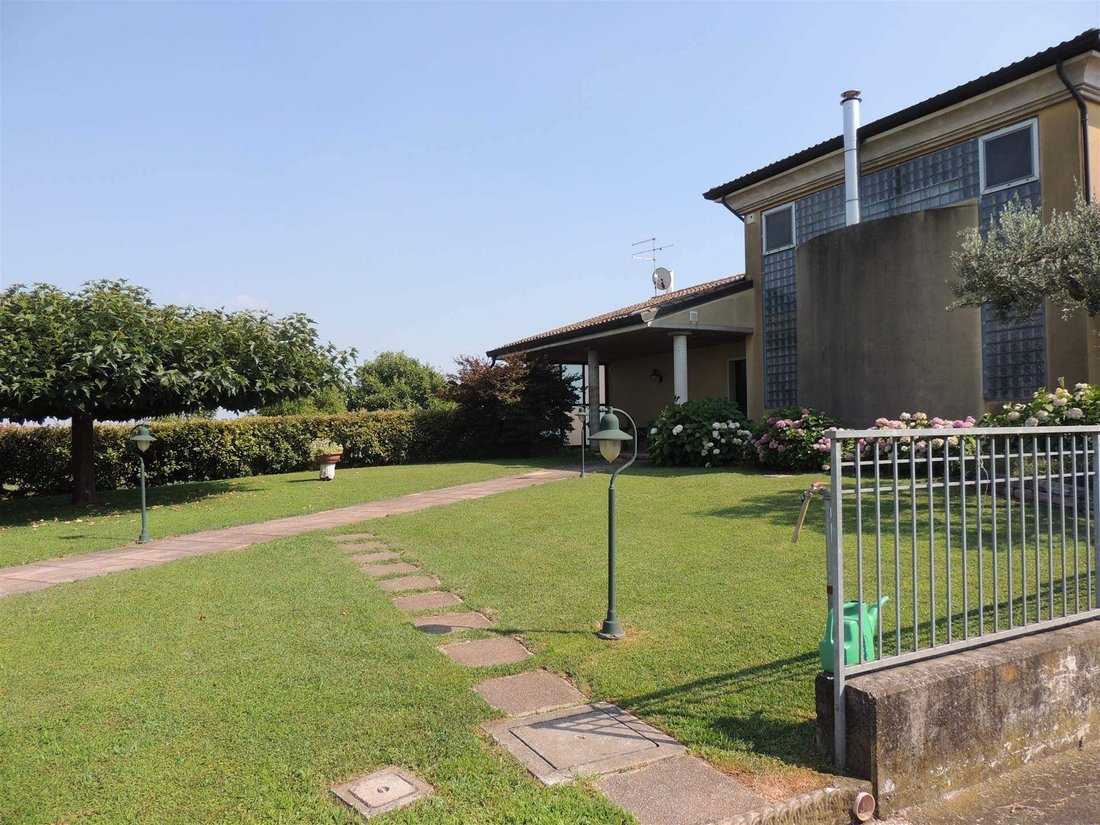 Villa in Villafranca di Verona, Veneto, Italy 2 - 17766025