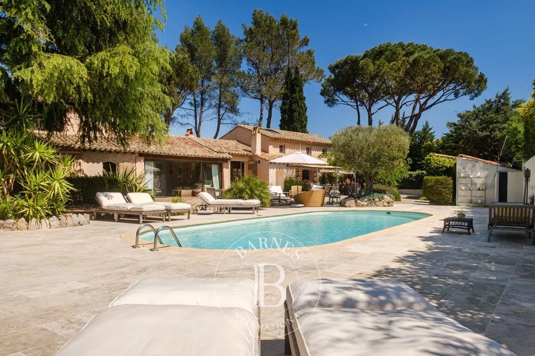 Villa in Le Plan-de-la-Tour, Provence-Alpes-Côte d'Azur, France 1 - 17767521