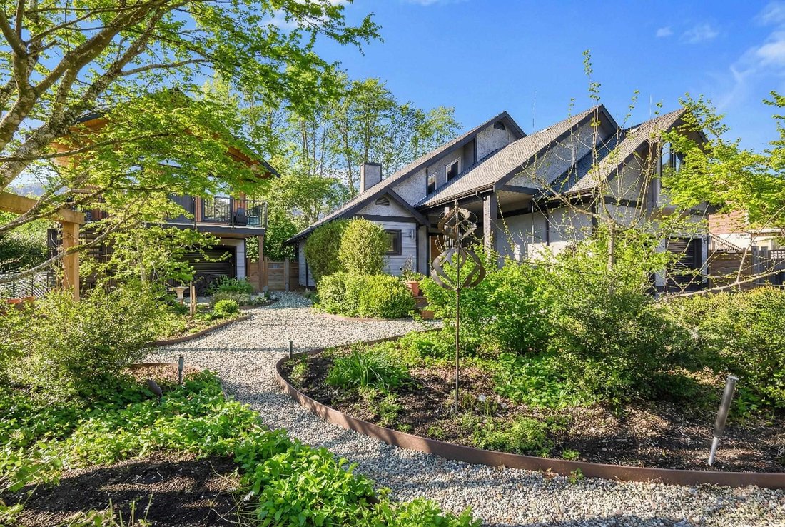 House in Squamish, British Columbia, Canada 1 - 17766053