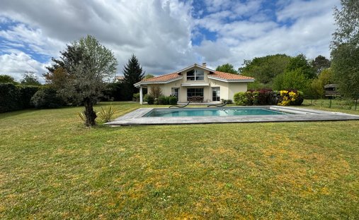 House in Le Monteil-Paul Montagne, Pessac, France 1