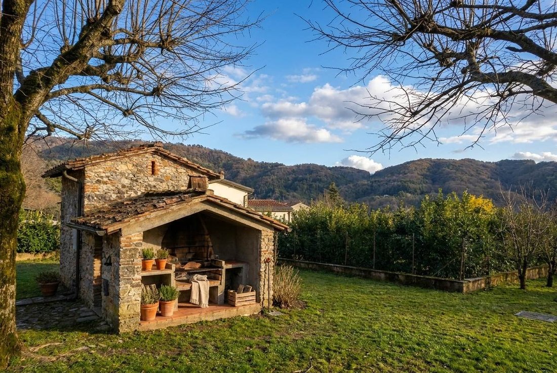 Villa in San Martino in Freddana, Tuscany, Italy 2 - 17270467