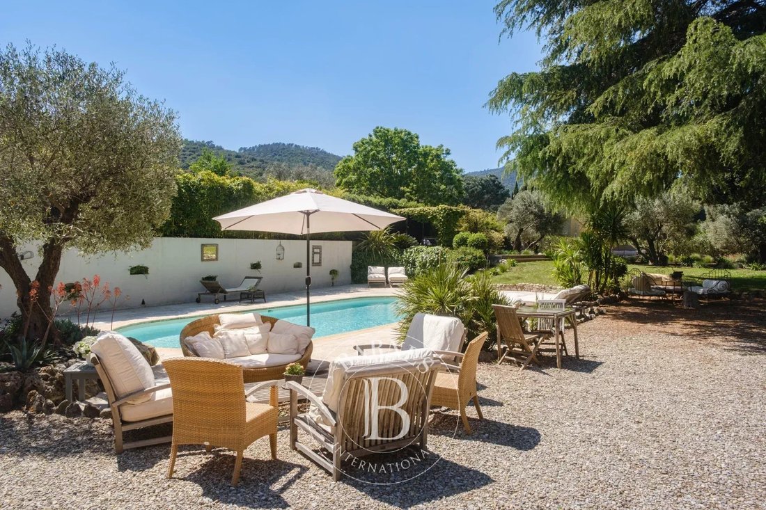Villa in Le Plan-de-la-Tour, Provence-Alpes-Côte d'Azur, France 2 - 17767521