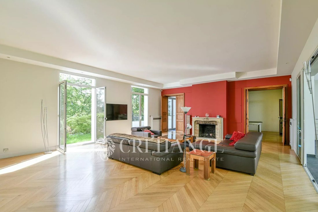 House in Louveciennes, Ile-de-France, France 3 - 17764996
