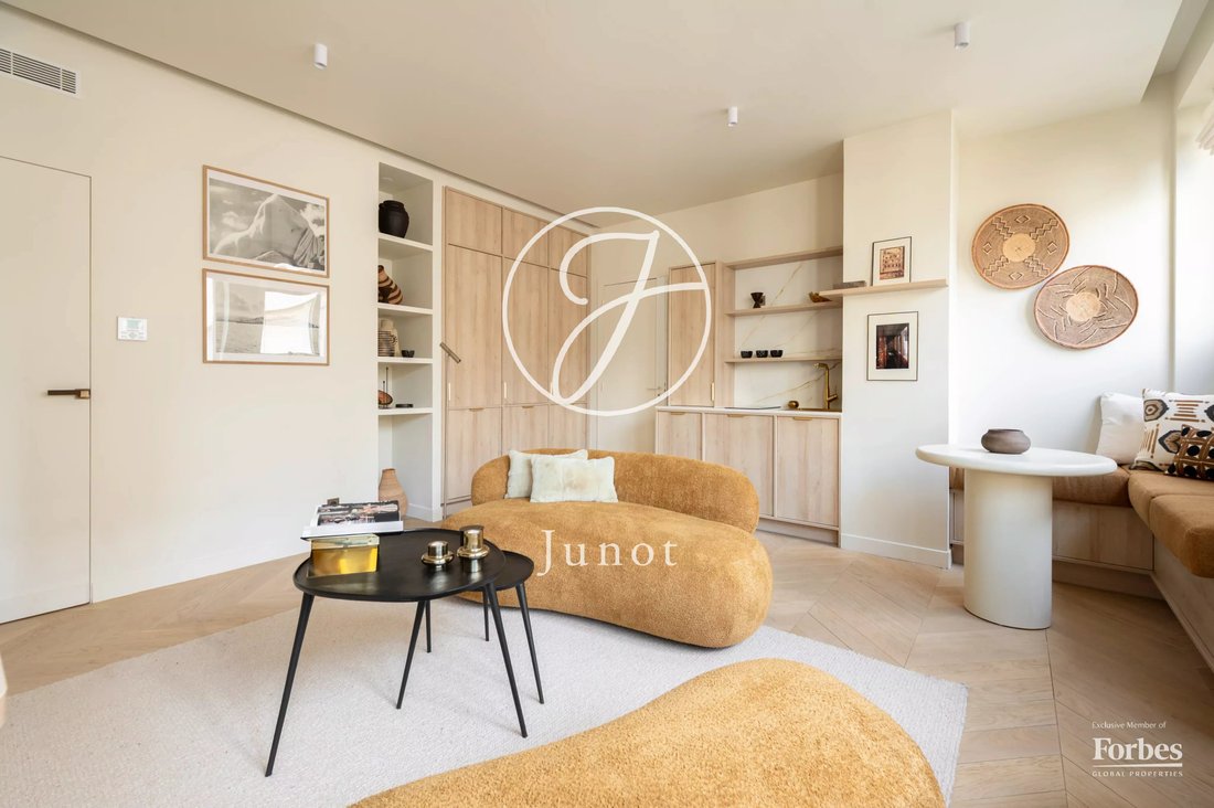 Apartment in Triangle d'Or, Paris 8e Arrondissement, Paris 5 - 15583523