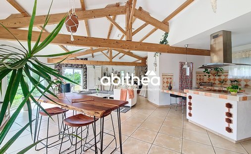 House in Pons, Nouvelle-Aquitaine, France 1