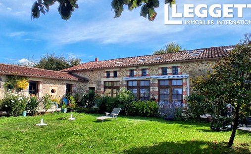 Maison à Bazoges-en-Pareds, Pays de la Loire, France 1