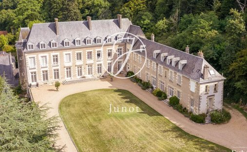 Castle in Saint-Ouen-les-Vignes, Centre-Val de Loire, France 1