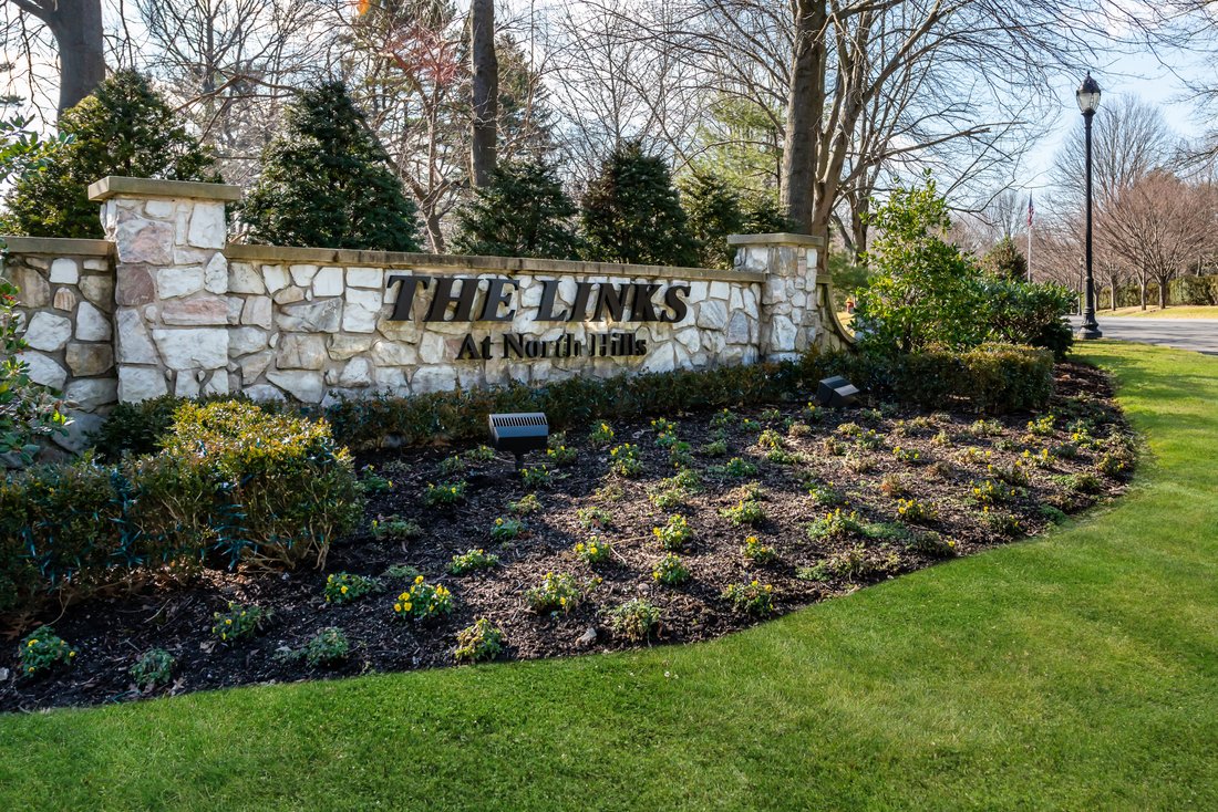 Roslyn, New York, United States 2 - 17770201