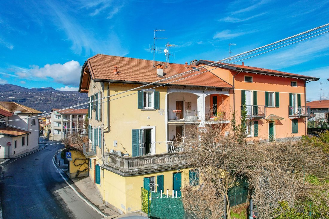 Villa in Ranco, Lombardy, Lombardy, Italy 2 - 17770231