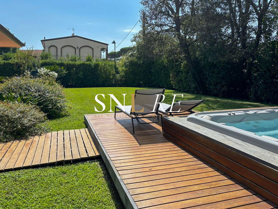 Villa in Center, Forte dei Marmi, Tuscany 2 - 17760072
