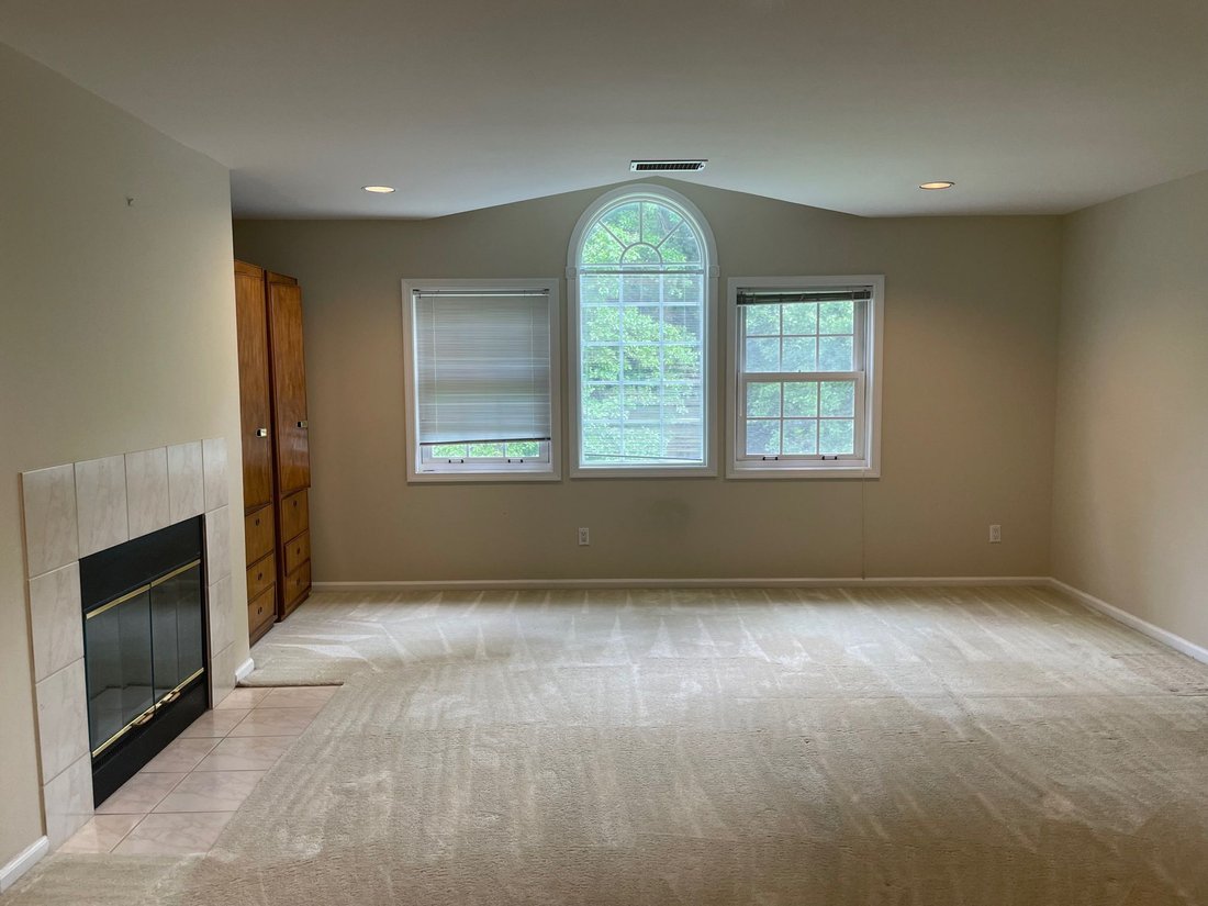 Roslyn, New York, United States 3 - 17770201