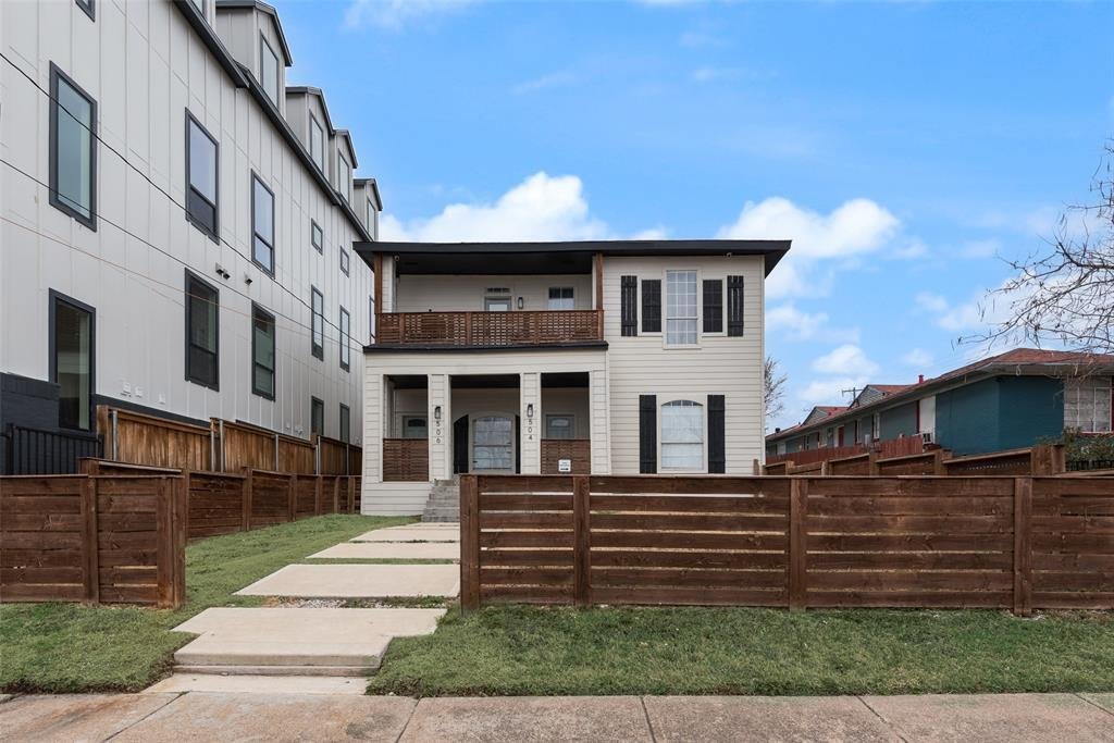 Dallas, Texas, United States 3 - 17770108
