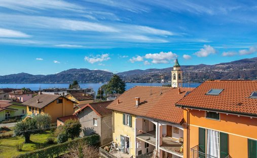 Villa in Ranco, Lombardy, Lombardy, Italy 1