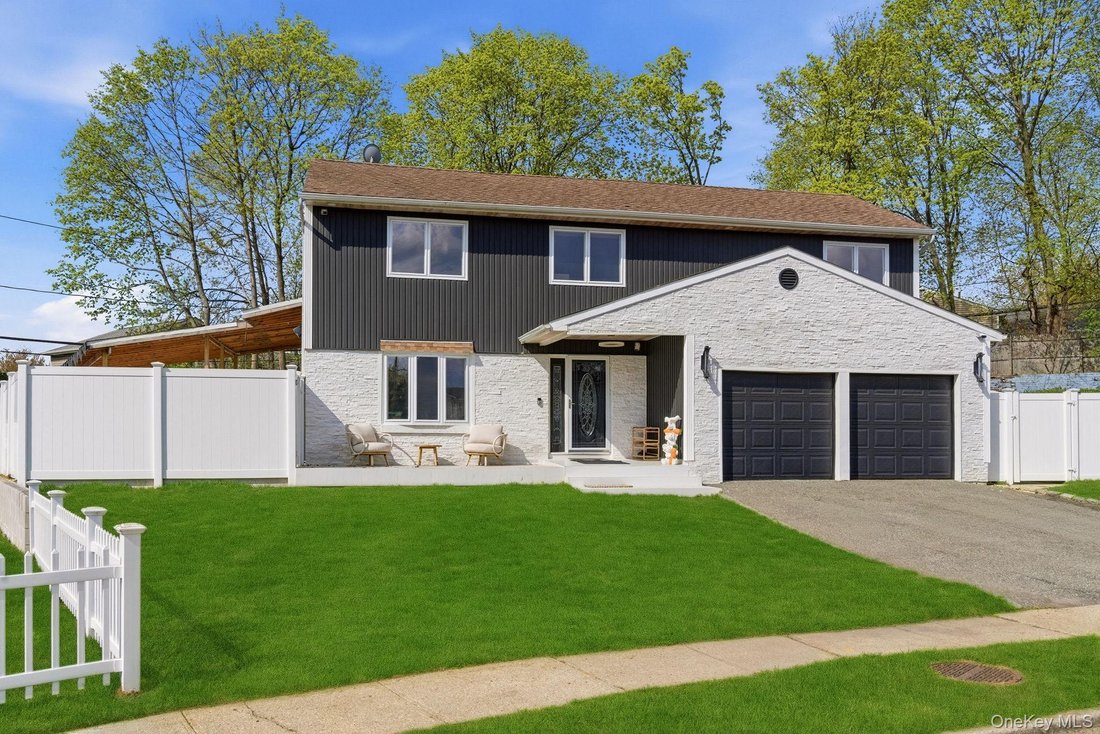 House in Plainview, New York, United States 1 - 17769949