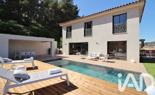 House in Hyeres, Provence-Alpes-Côte d'Azur, France 1