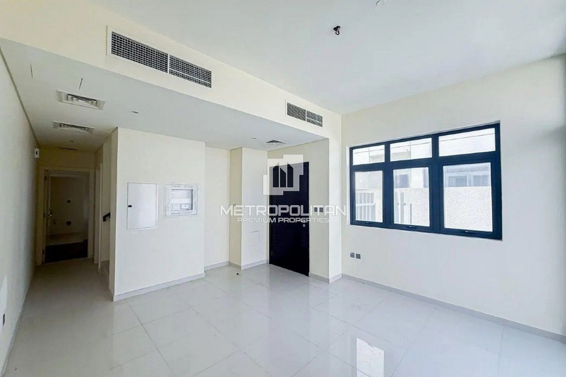 Townhouse in Damac Hills 2, Dubai, United Arab Emirates 1 - 17770343