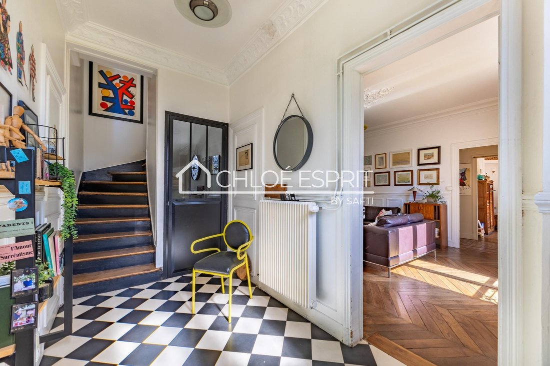 House in Mandres-les-Roses, Ile-de-France, France 2 - 17770690