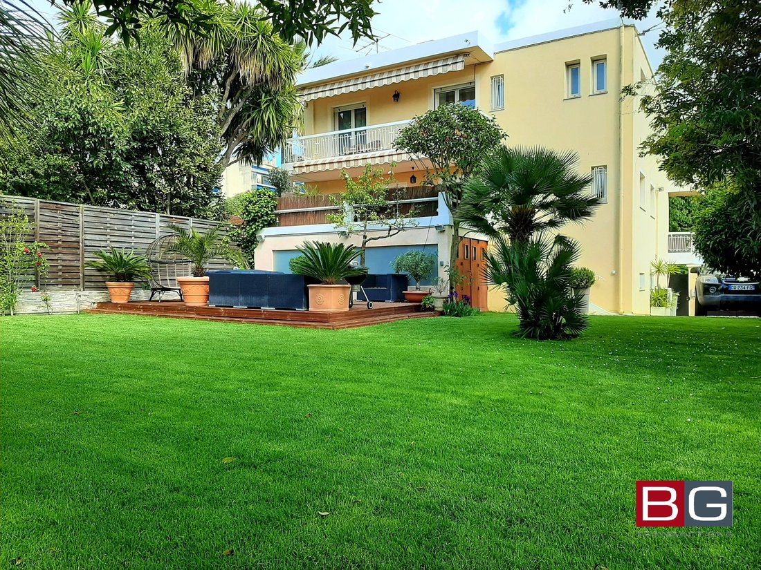 Apartment in Antibes, Provence-Alpes-Côte d'Azur, France 1 - 13686372