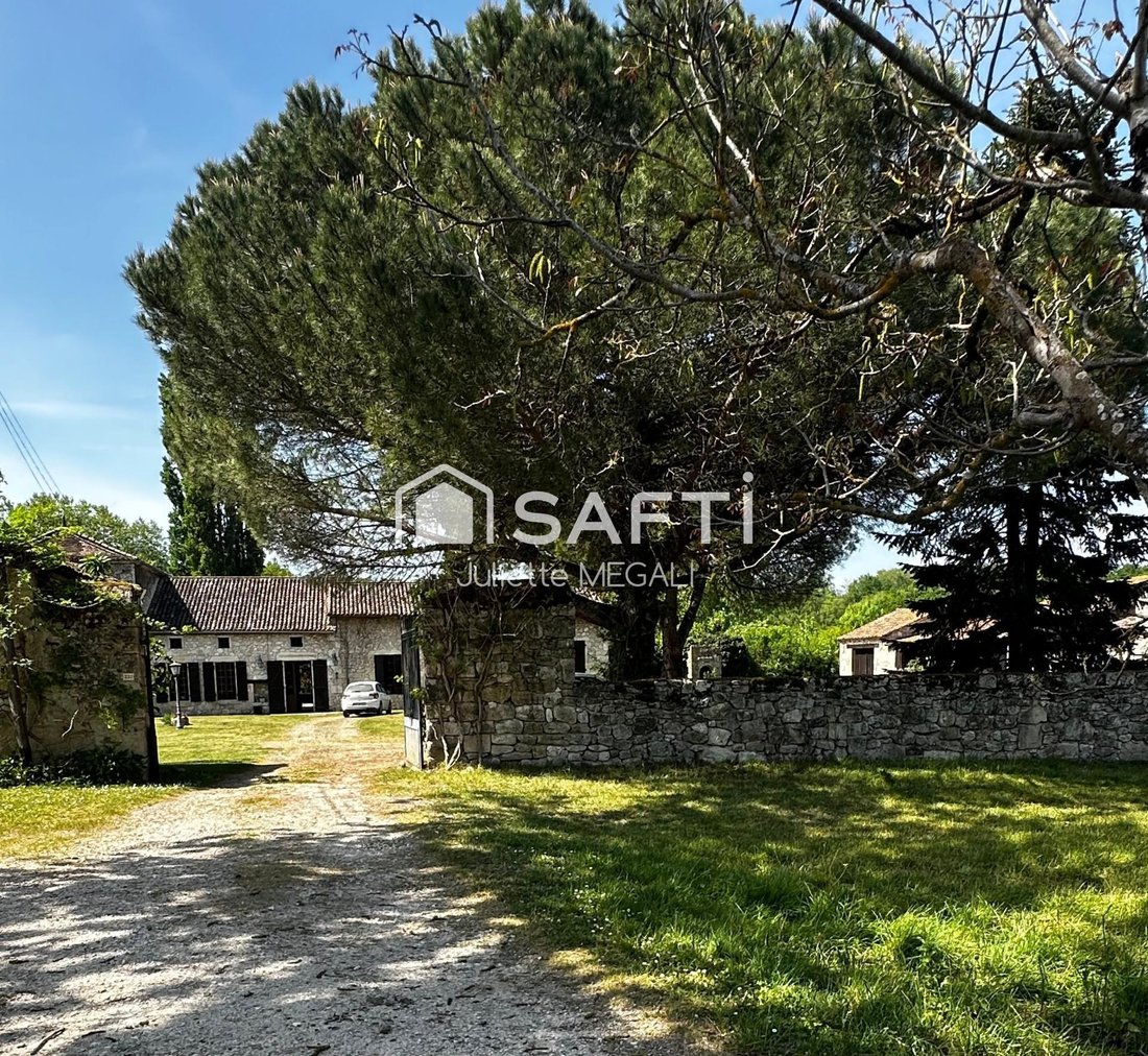 House in Bonneville-et-Saint-Avit-de-Fumadieres, Nouvelle-Aquitaine, France 2 - 17763794