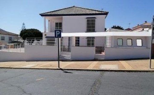 Chalet in Islantilla, Andalusia, Spain 1
