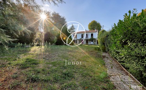 House in Les Quais, Bougival, France 1