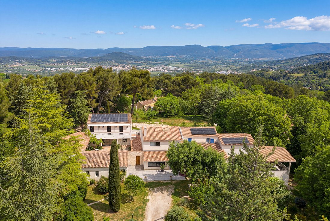 Villa in Apt, Provence-Alpes-Côte d'Azur, France 1 - 17770265