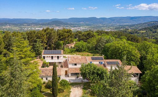 Villa in Apt, Provence-Alpes-Côte d'Azur, France 1