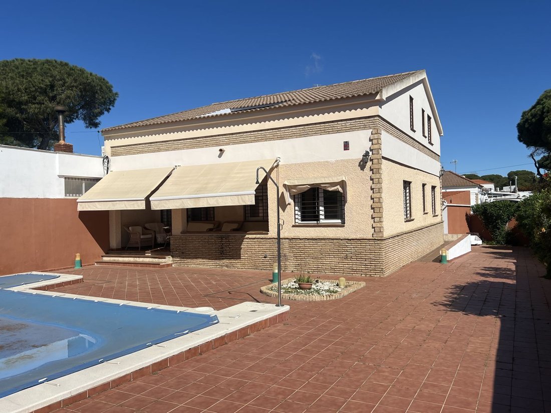 Chalet in Punta Umbria, Andalusia, Spain 1 - 17770573