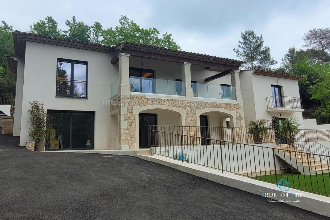 Villa in Nord, Roquefort-les-Pins, France 2 - 17726556