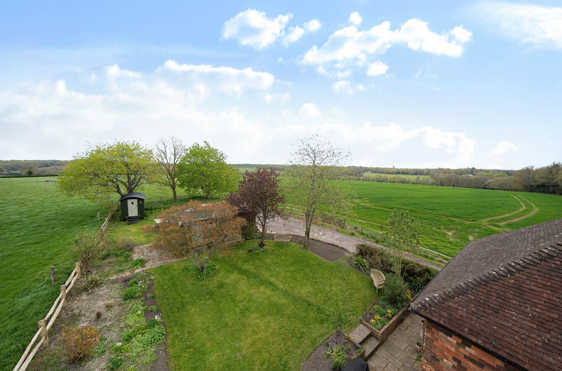 House in Fletching, England 2 - 17771036