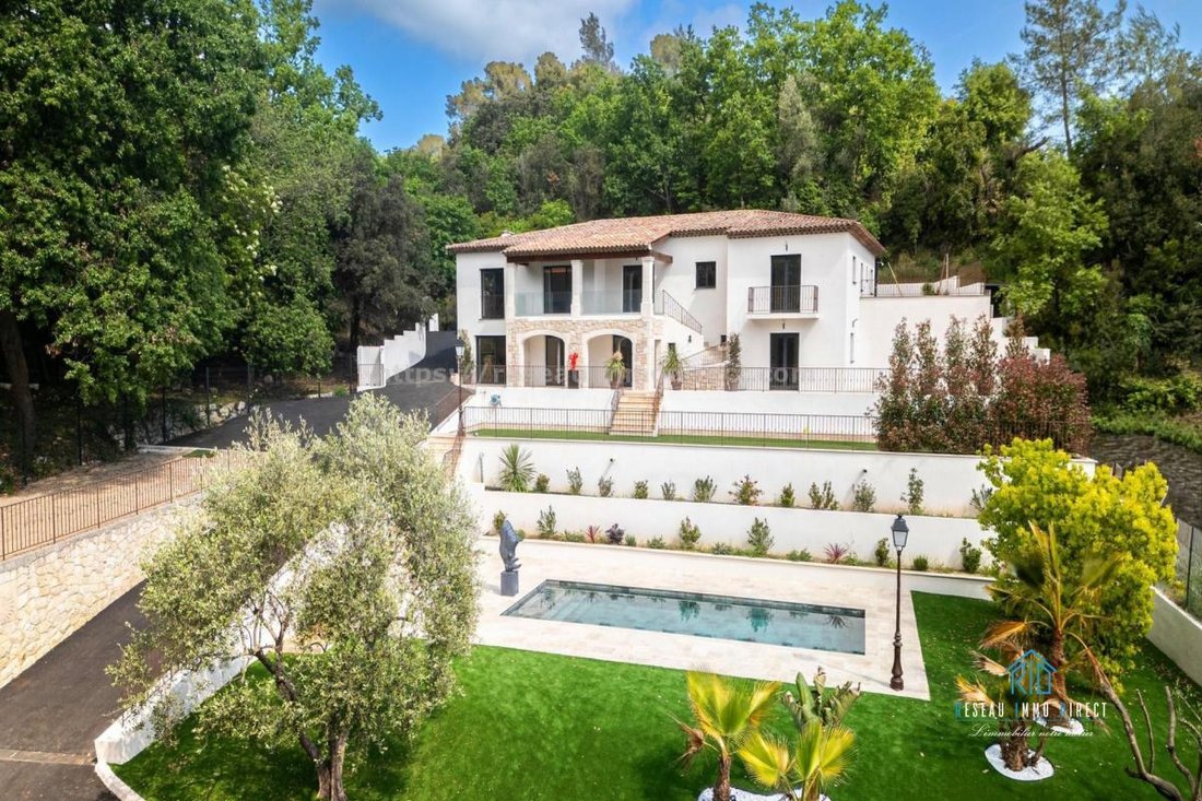 Villa in Nord, Roquefort-les-Pins, France 1 - 17726556